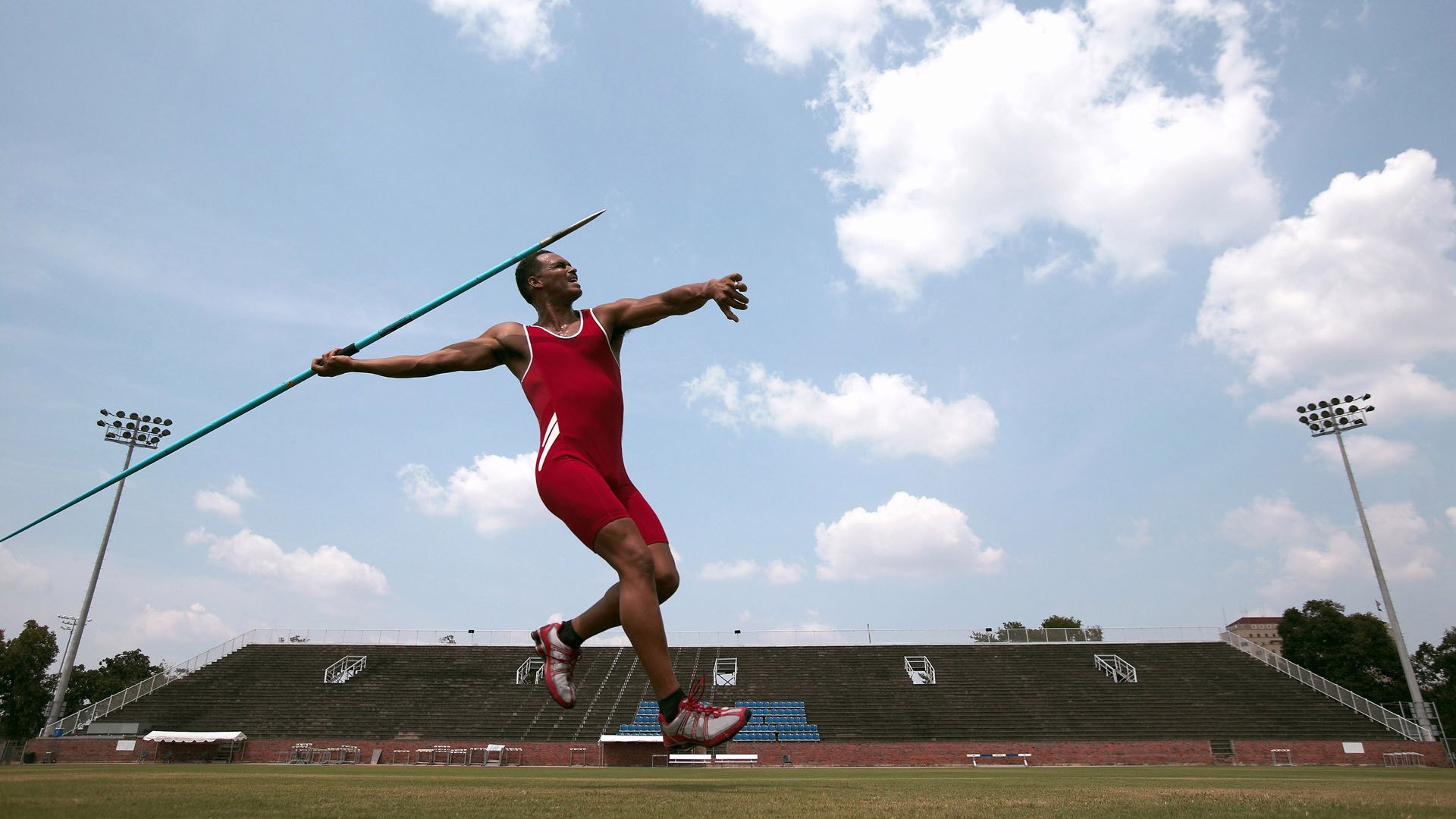 城市联赛拉开战幕基层球队展示出令人惊喜的技战术水平，城市职业联赛